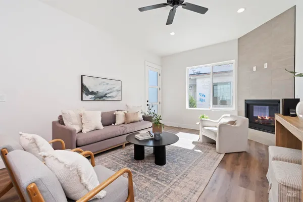 $399,880 | 724 South Calhoun Lane, Star, ID 83669