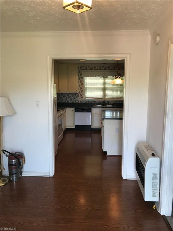 408 Stoney Ridge Road High Point, NC 27265 - Photo 2 of 21 ENTRY