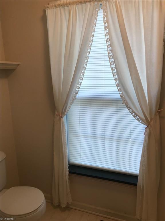 408 Stoney Ridge Road High Point, NC 27265 - Photo 14 of 21 MASTER BATH