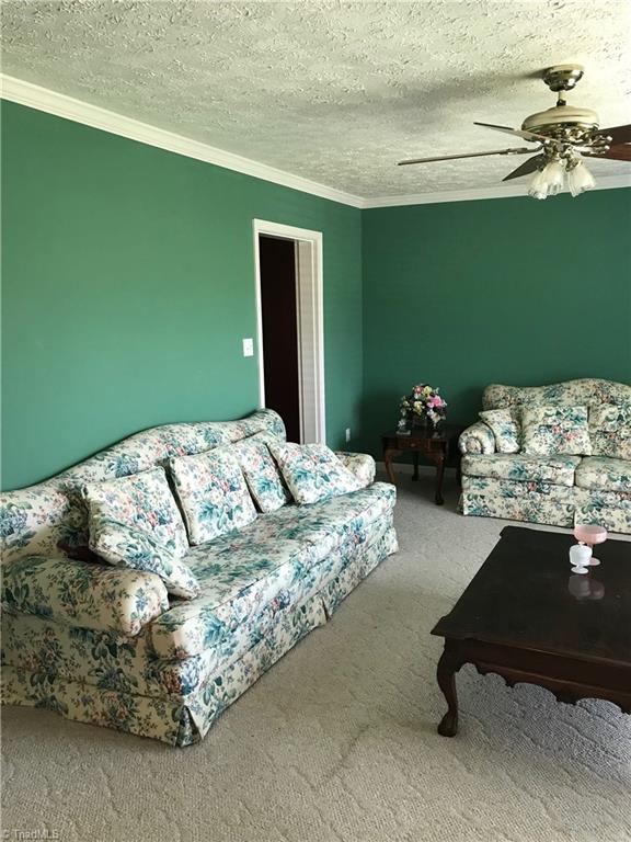 408 Stoney Ridge Road High Point, NC 27265 - Photo 8 of 21 LIVING ROOM