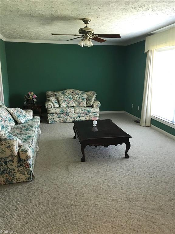 408 Stoney Ridge Road High Point, NC 27265 - Photo 9 of 21 LIVING ROOM