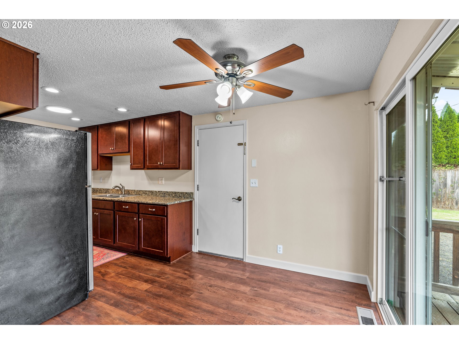657 61st Street Springfield, OR 97478 - Photo 11 of 35