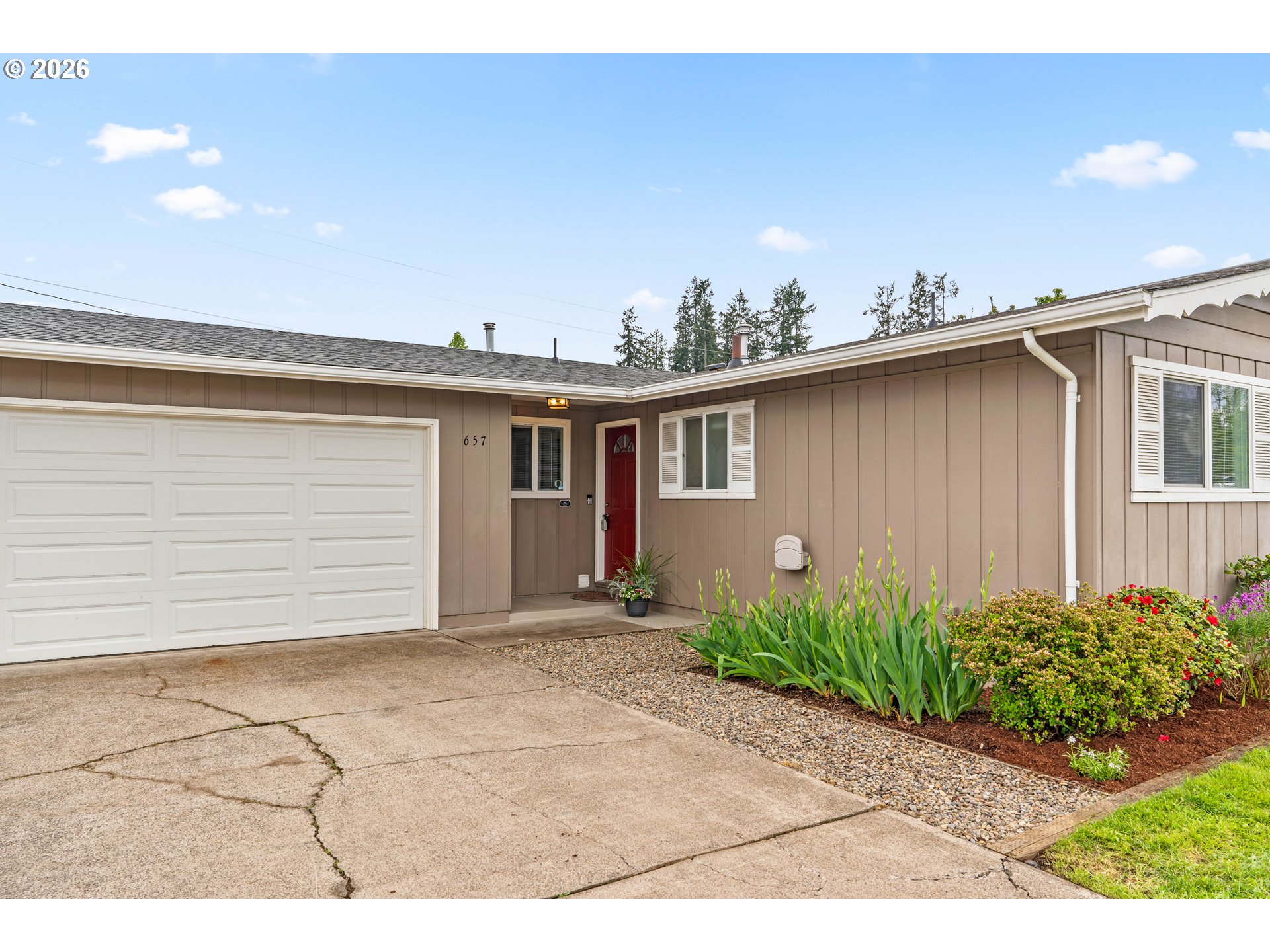 657 61st Street Springfield, OR 97478 - Photo 3 of 35