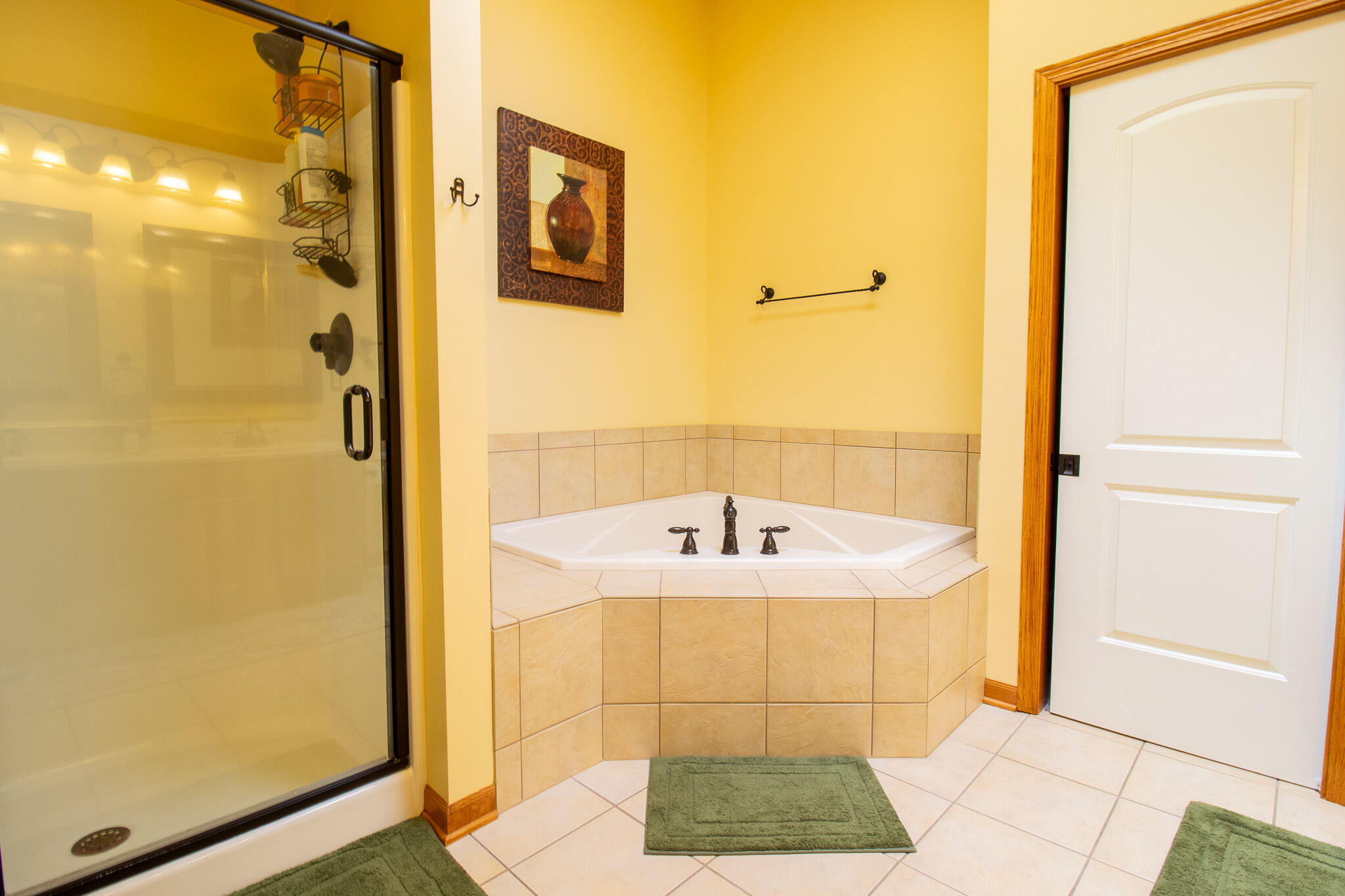 2550 Honelee Court Valparaiso, IN 46385 - Photo 22 of 37 a bath tub sitting next to a shower