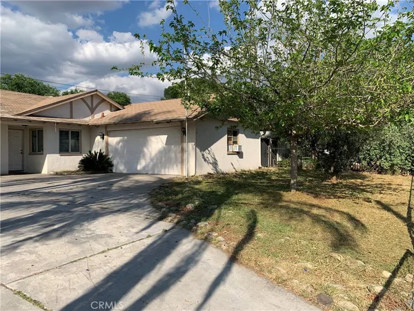 $2,900 | 2282 East 17th Street, San Bernardino, CA 92404