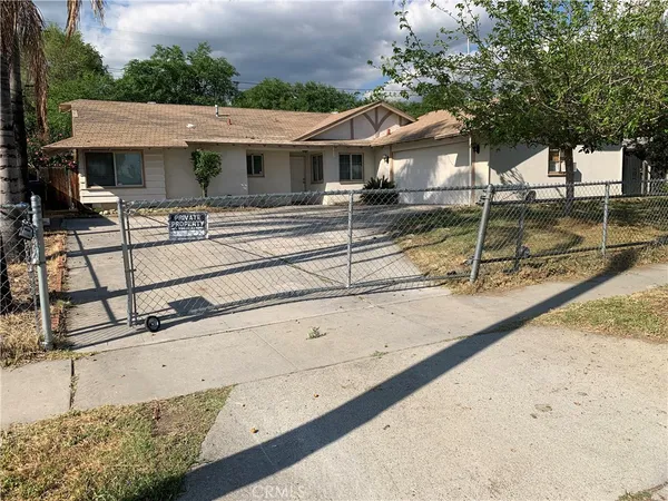$2,900 | 2282 East 17th Street, San Bernardino, CA 92404
