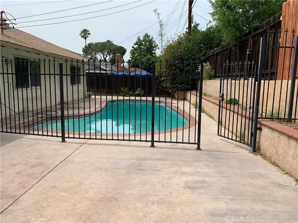 $2,900 | 2282 East 17th Street, San Bernardino, CA 92404