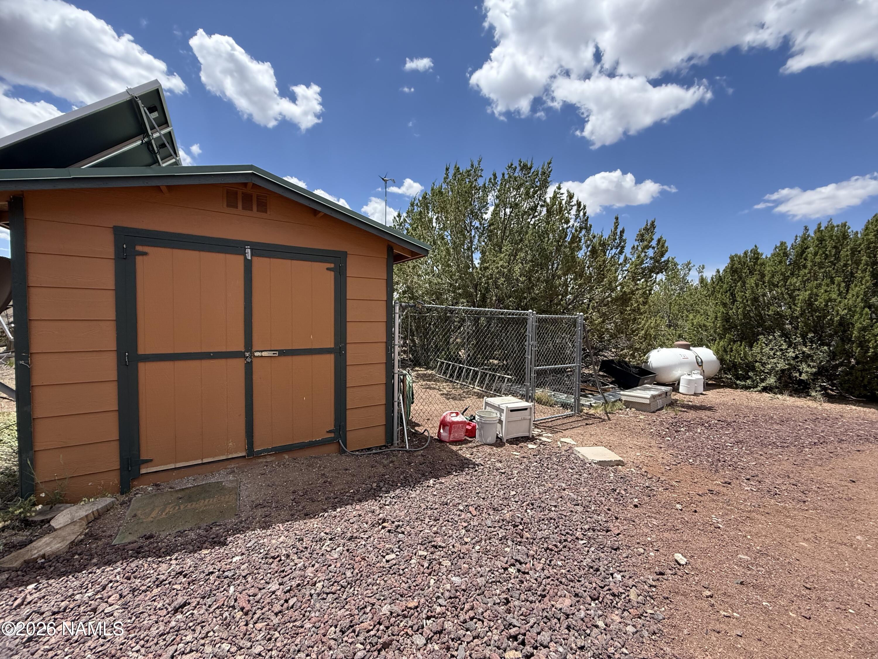 1431 East Cedar Road Williams, AZ 86046 - Photo 37 of 51 a view of a backyard with a large tree