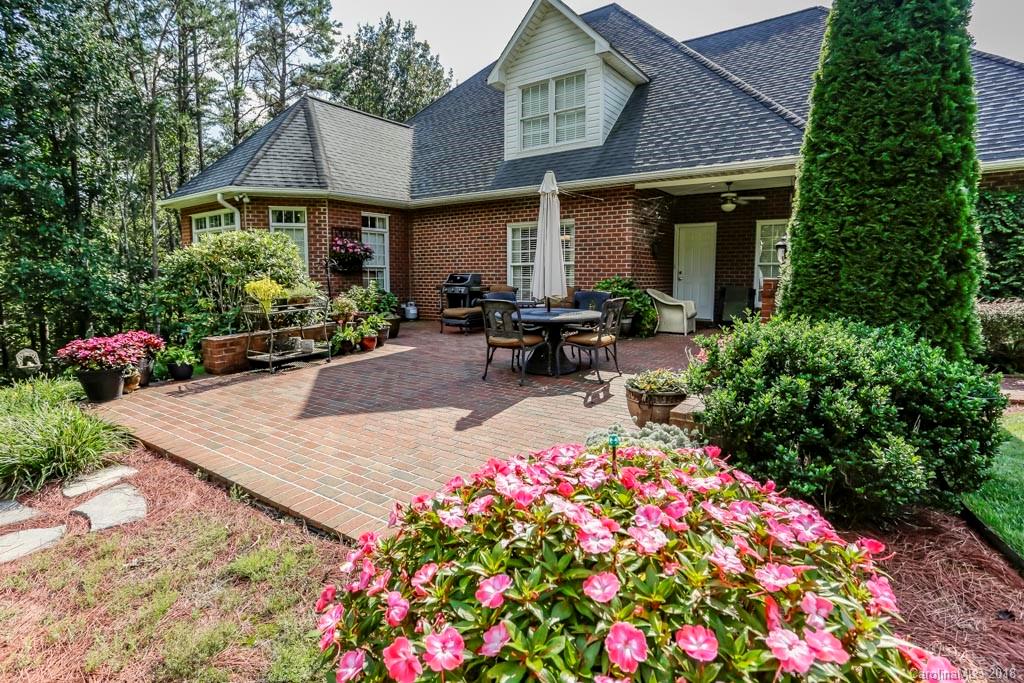 321 Ridgeview Drive Rutherfordton, NC 28139 - Photo 2 of 25 a front view of a house with yard and sitting area