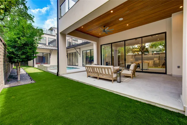 a view of a house with backyard and porch