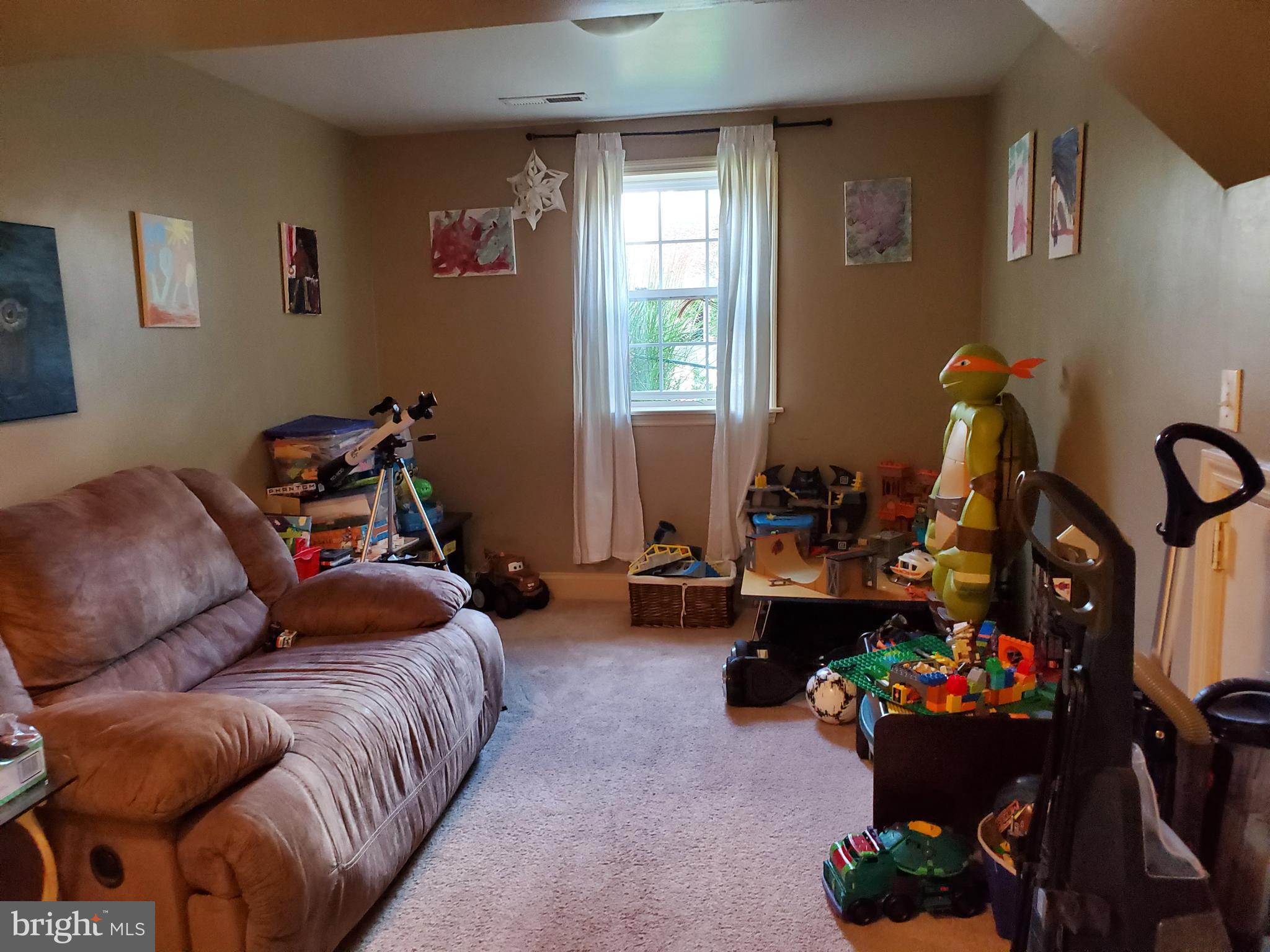 208 Aspen Lane Lititz, PA 17543 - Photo 6 of 7 Gallery Image 6