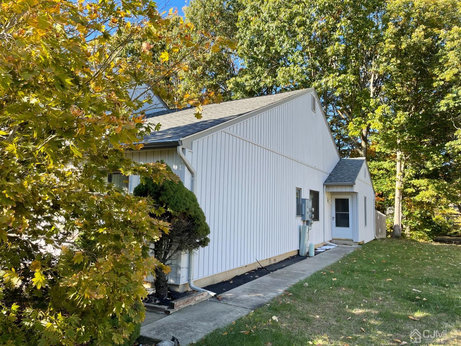 142 Redpine Loop Old Bridge, NJ 08857 - Photo 2 of 8 Gallery Image 2