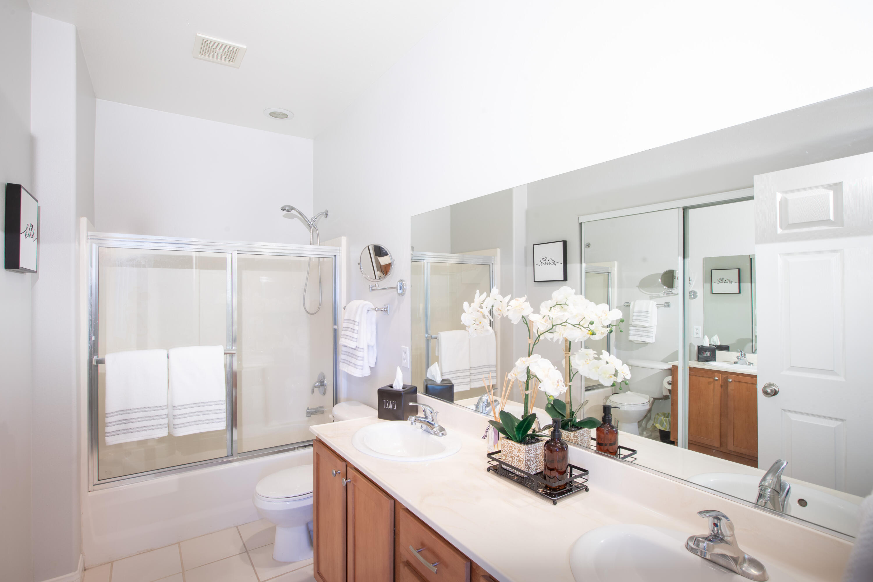 82368 Lancaster Way Indio, CA 92201 - Photo 13 of 35 a view of living room with furniture and potted plants