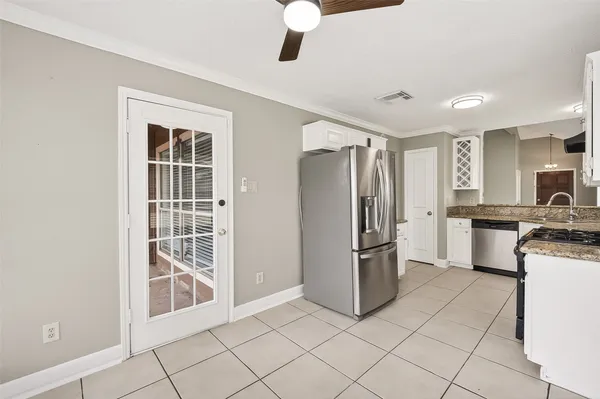 $2,300 | 12403 Meadow Ridge Drive, Stafford, TX 77477