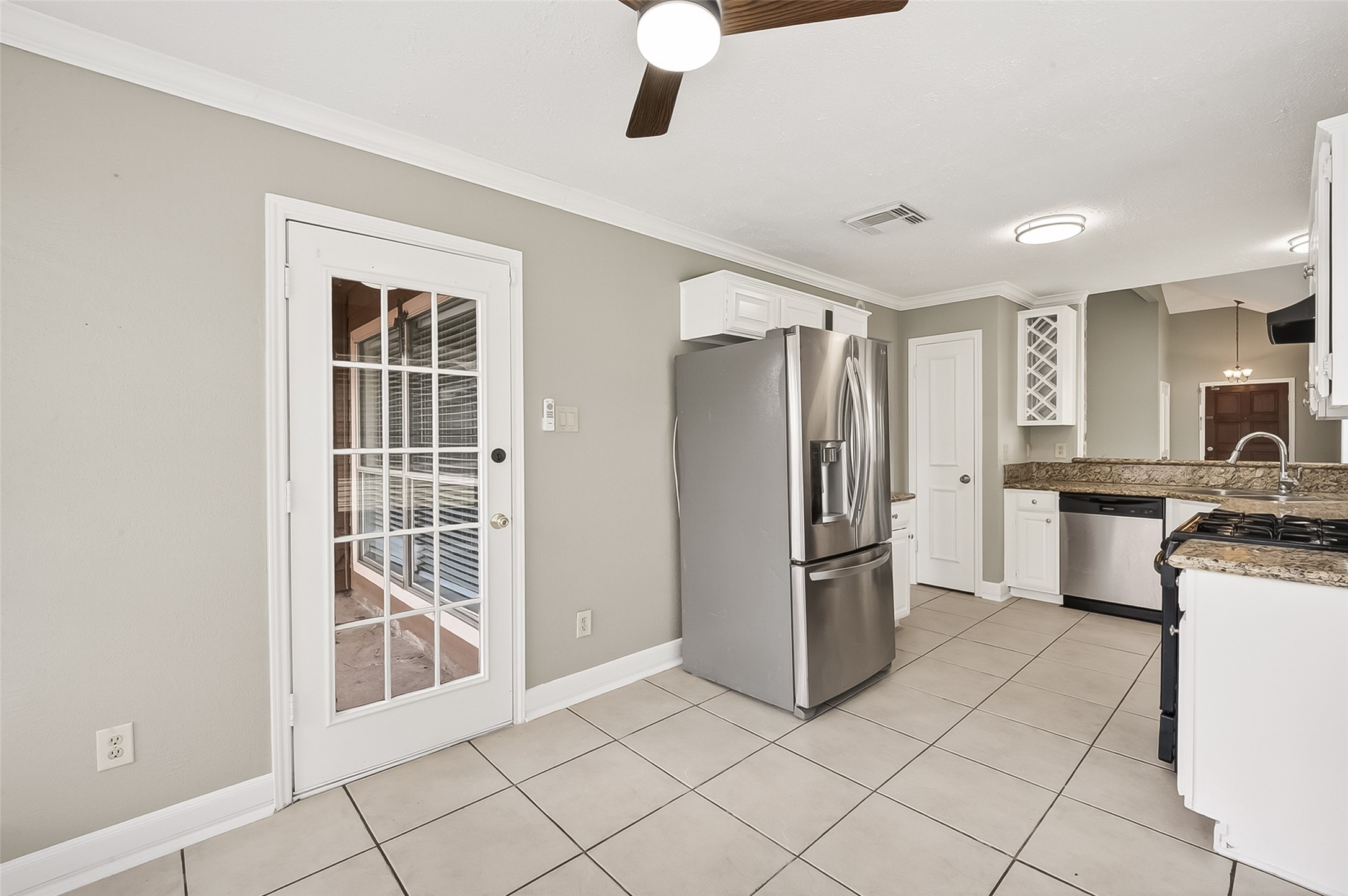 12403 Meadow Ridge Drive Stafford, TX 77477 - Photo 18 of 47 a kitchen with stainless steel appliances granite countertop a refrigerator and a sink