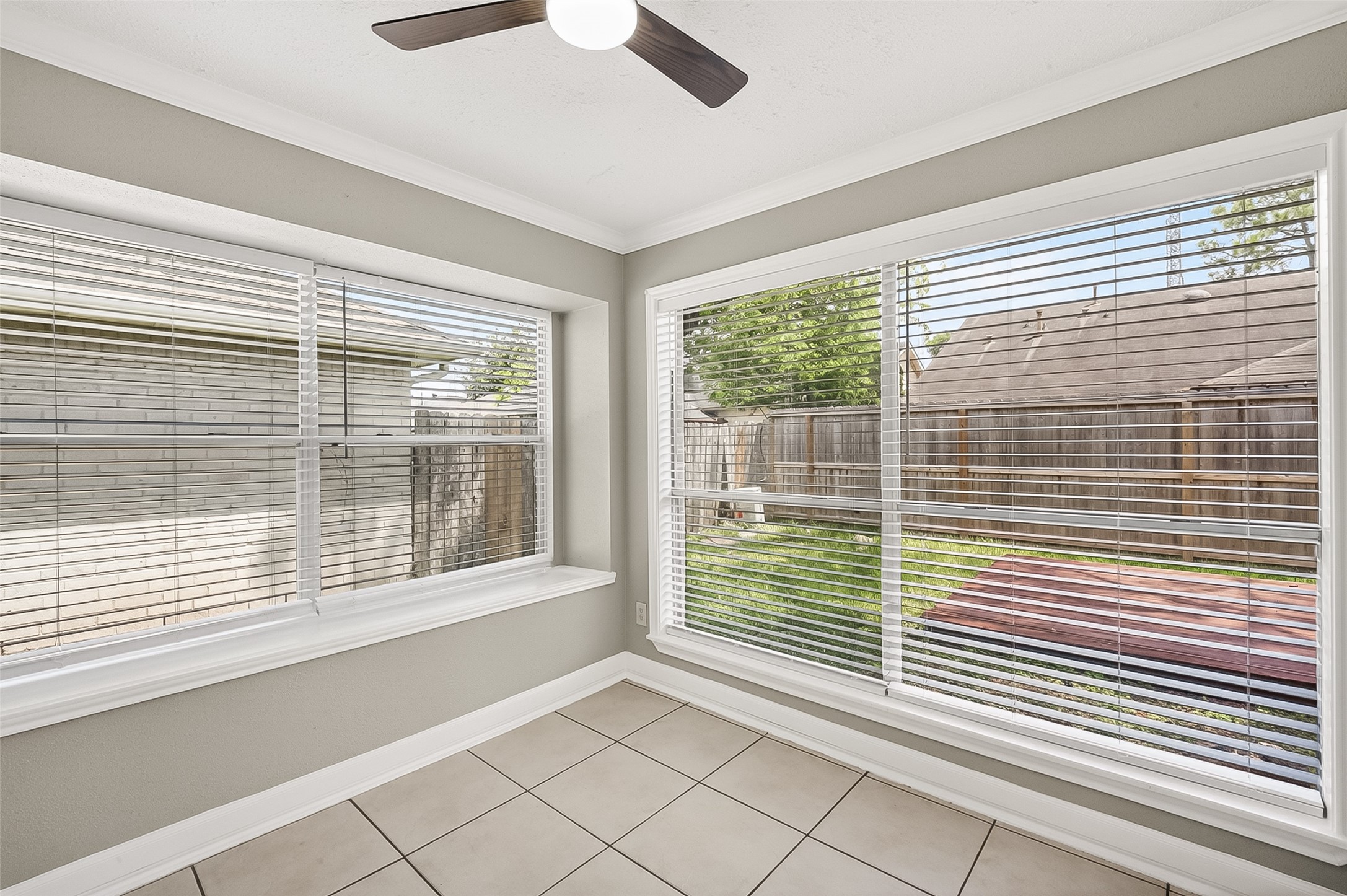 12403 Meadow Ridge Drive Stafford, TX 77477 - Photo 20 of 47 a view of a livingroom with a large window
