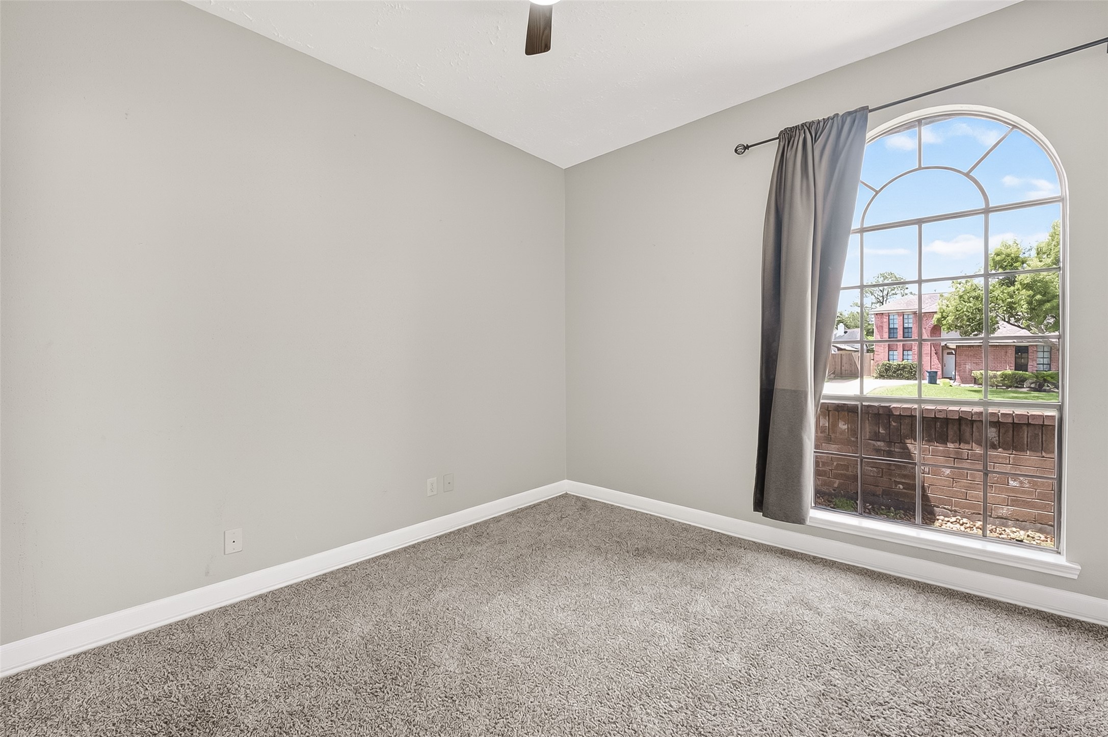 12403 Meadow Ridge Drive Stafford, TX 77477 - Photo 37 of 47 an empty room with window