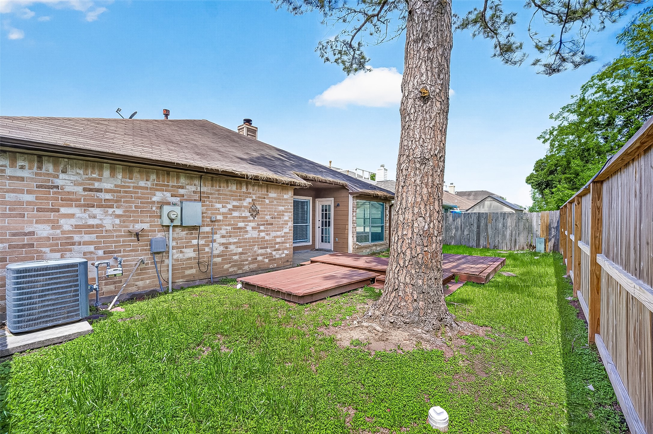 12403 Meadow Ridge Drive Stafford, TX 77477 - Photo 43 of 47 a backyard of a house with lots of green space