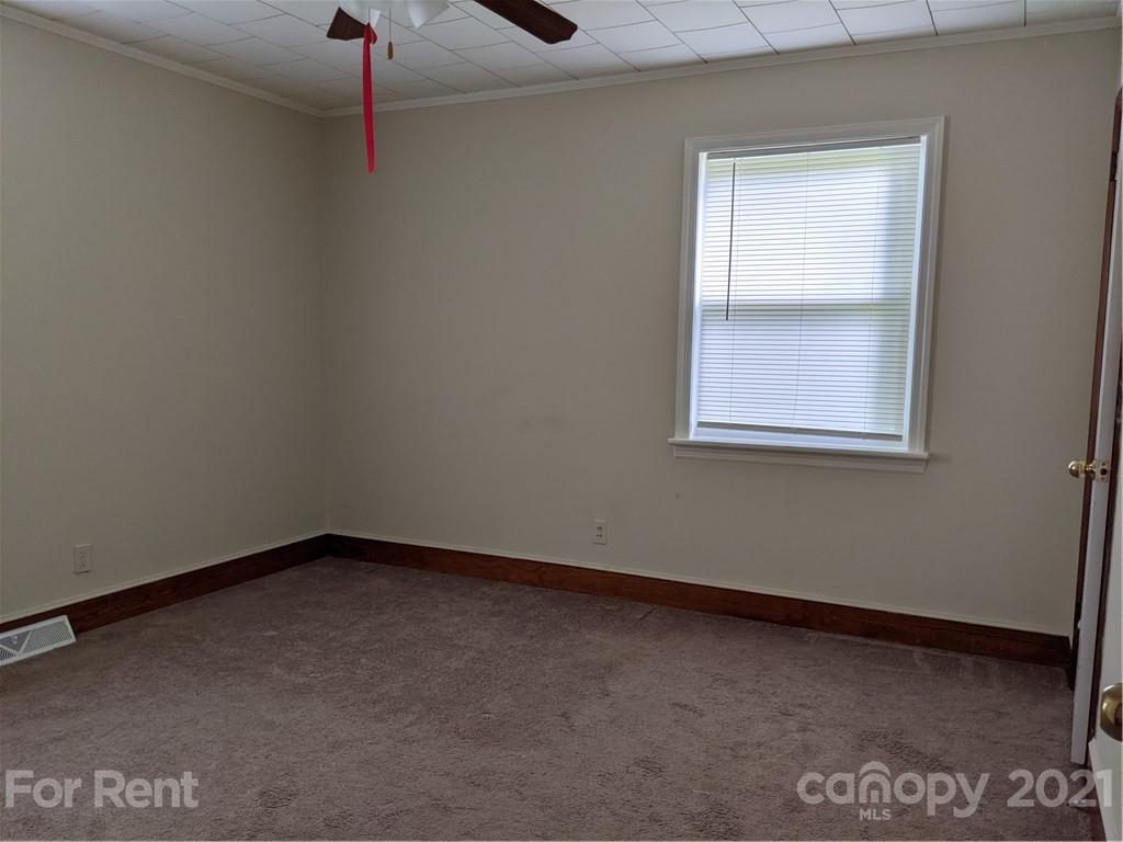 401 Gribble Road Matthews, NC 28104 - Photo 8 of 13 an empty room with a window