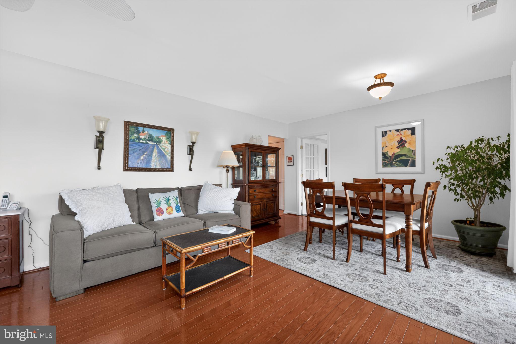 213 Haddonfield Cmns, Unit 213 Haddonfield, NJ 08033 - Photo 6 of 35 Inviting space with warm ambiance.
