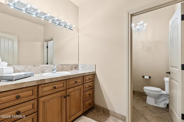 $1,348,000 | 617 North 65th Avenue, Yakima, WA 98908