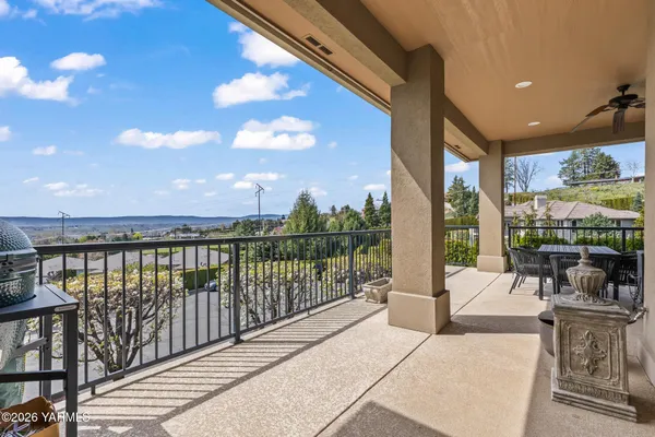 $1,348,000 | 617 North 65th Avenue, Yakima, WA 98908