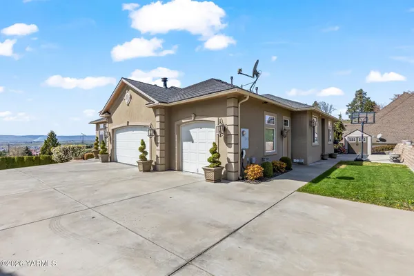 $1,348,000 | 617 North 65th Avenue, Yakima, WA 98908
