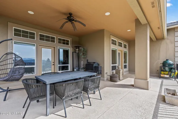 $1,348,000 | 617 North 65th Avenue, Yakima, WA 98908