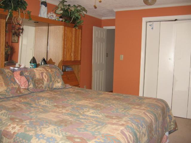212 Carter Blake Road Tullahoma, TN 37388 - Photo 11 of 20 The master bedroom is very large and has its own bath.