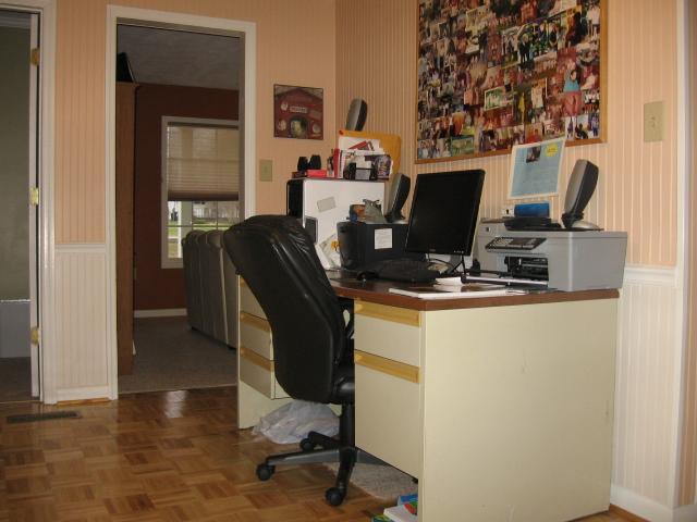212 Carter Blake Road Tullahoma, TN 37388 - Photo 9 of 20 Office area is centrally located.