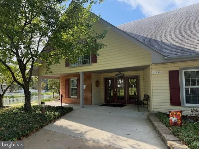 a view of an entrance of the house