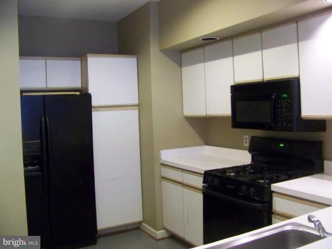 709 8th Street Northeast Washington, DC 20002 - Photo 10 of 30 Kitchen