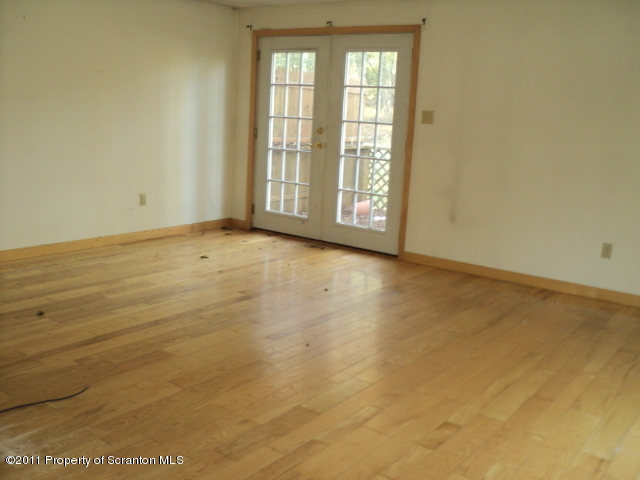 307 Badger Drive Bushkill, PA 18324 - Photo 4 of 8 Gallery Image 4