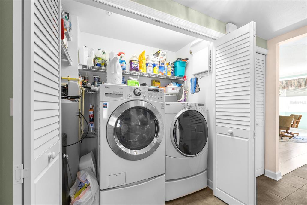 6399 Shoreline Drive, Unit 4206 St. Petersburg, FL 33708 - Photo 27 of 40 a utility room with dryer and washer