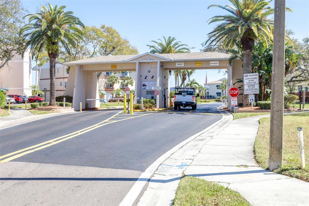 6399 Shoreline Drive, Unit 4206 St. Petersburg, FL 33708 - Photo 38 of 40 a view of a volley ball court