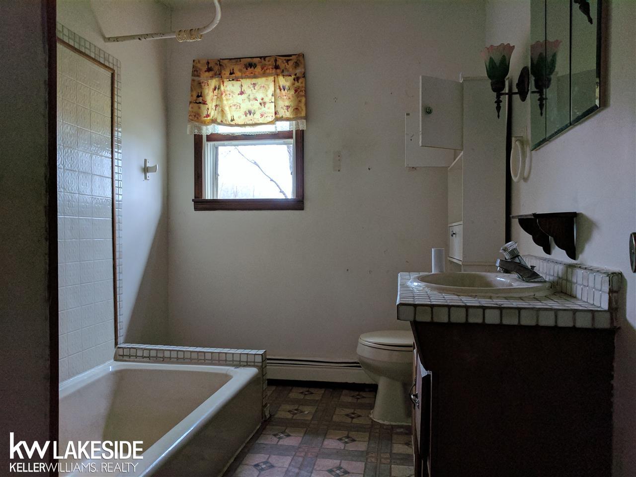 23870 Chapman Road Macomb, MI 48042 - Photo 8 of 13 Bathroom