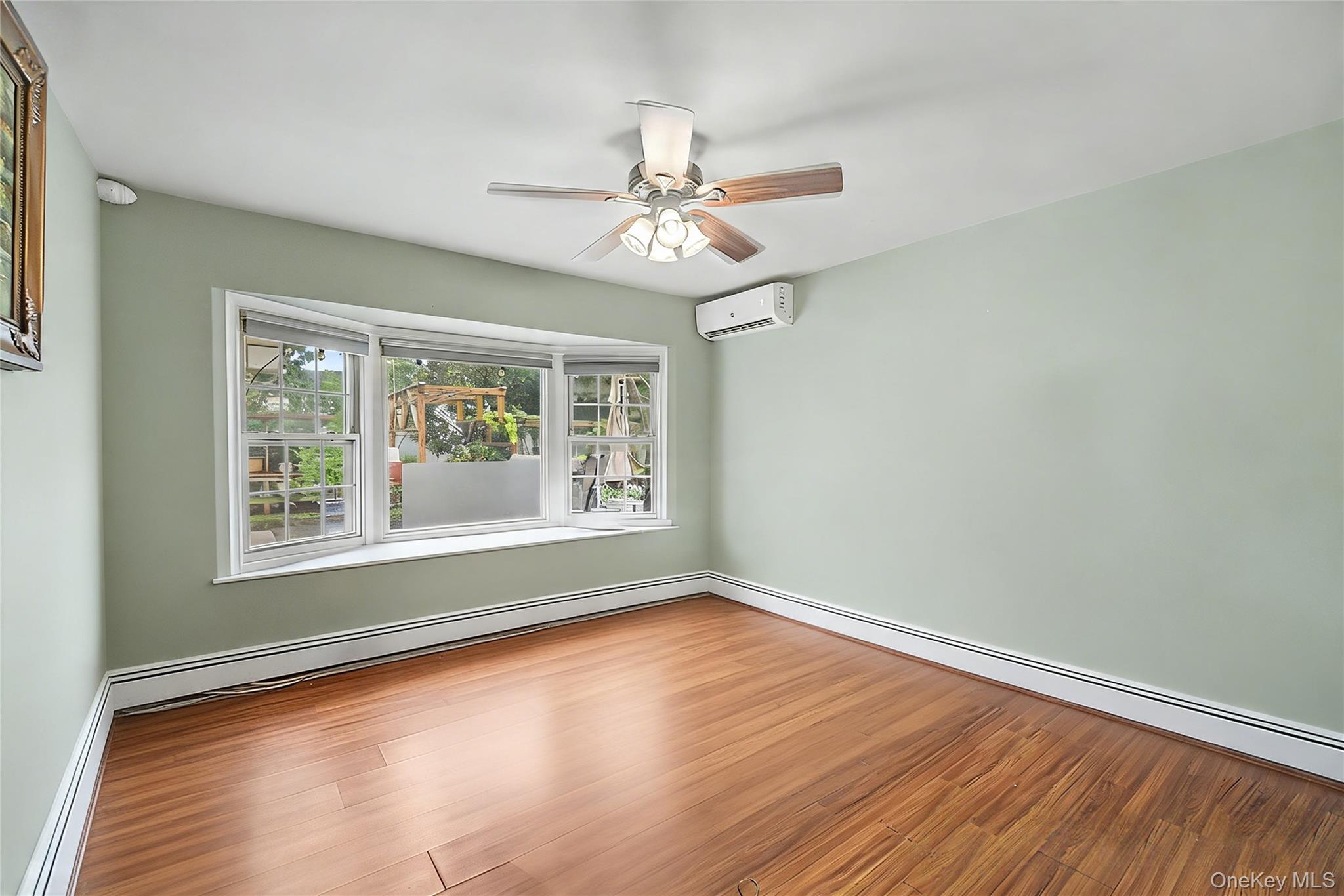 210 Spindle Road Hicksville, NY 11801 - Photo 8 of 27 Gallery Image 8