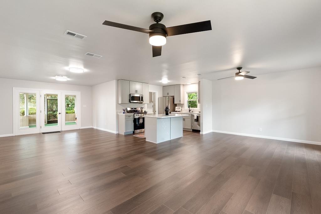 554 Stuart Street Daphne, AL 36526 - Photo 31 of 49 Living Room