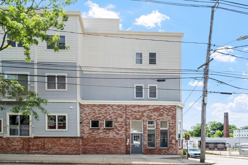 75 Walnut Street, Unit 302 Peabody, MA 01960 - Photo 3 of 31