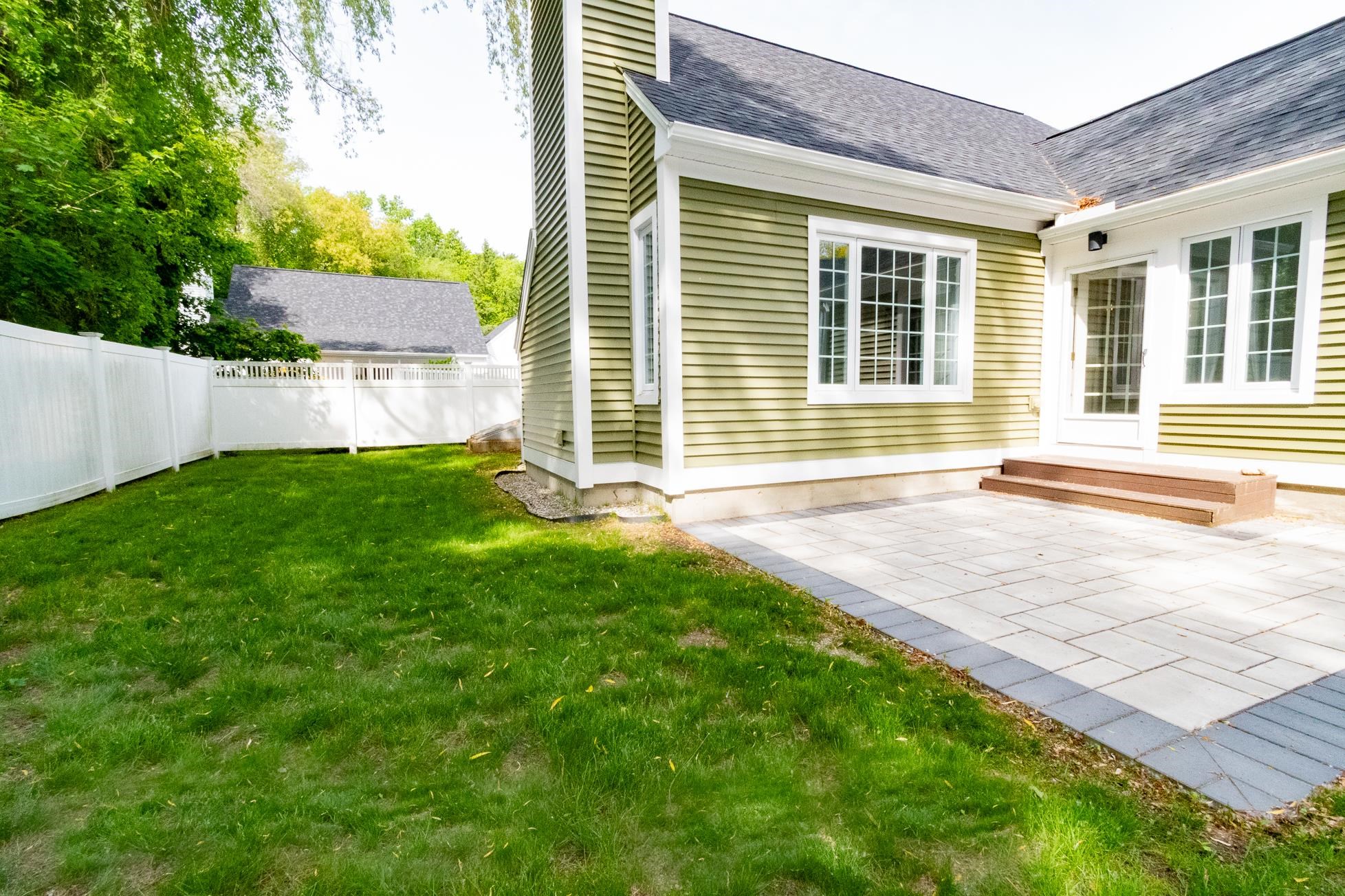 152 Straw Hill Road Manchester, NH 03104 - Photo 34 of 40