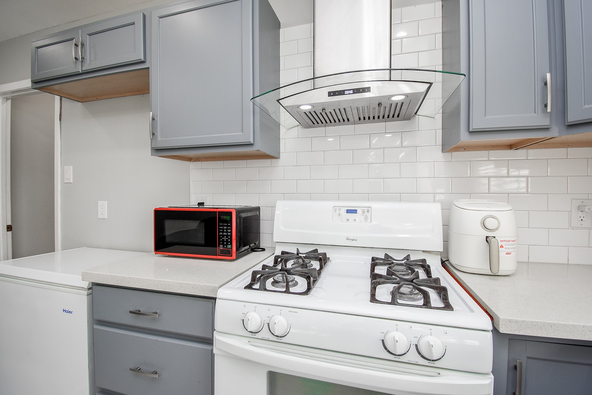 6817 Hendon Lane Houston, TX 77074 - Photo 11 of 30 a white stove top oven sitting inside of a kitchen