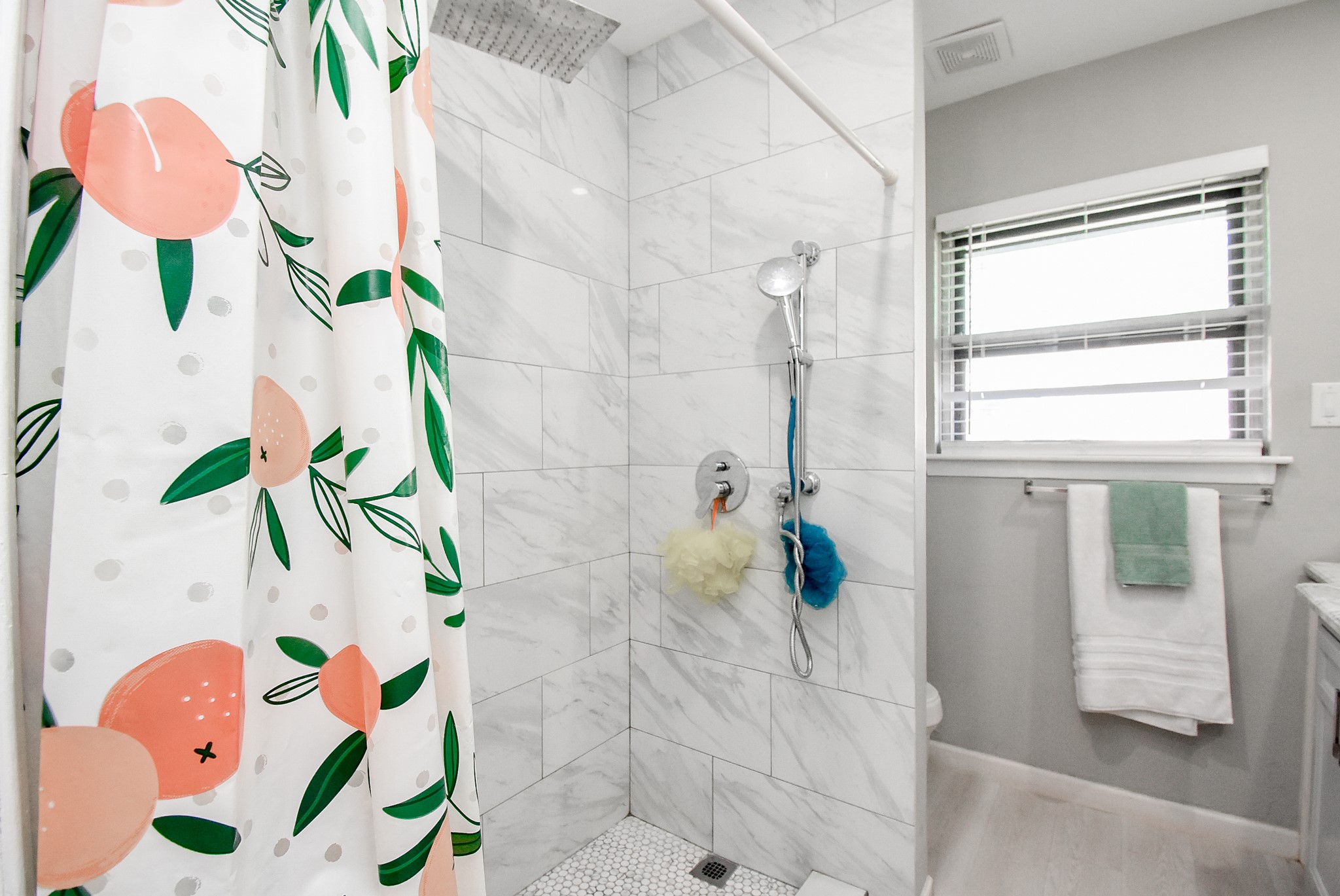 6817 Hendon Lane Houston, TX 77074 - Photo 22 of 30 a bathroom with a vase of flowers on the shower curtain