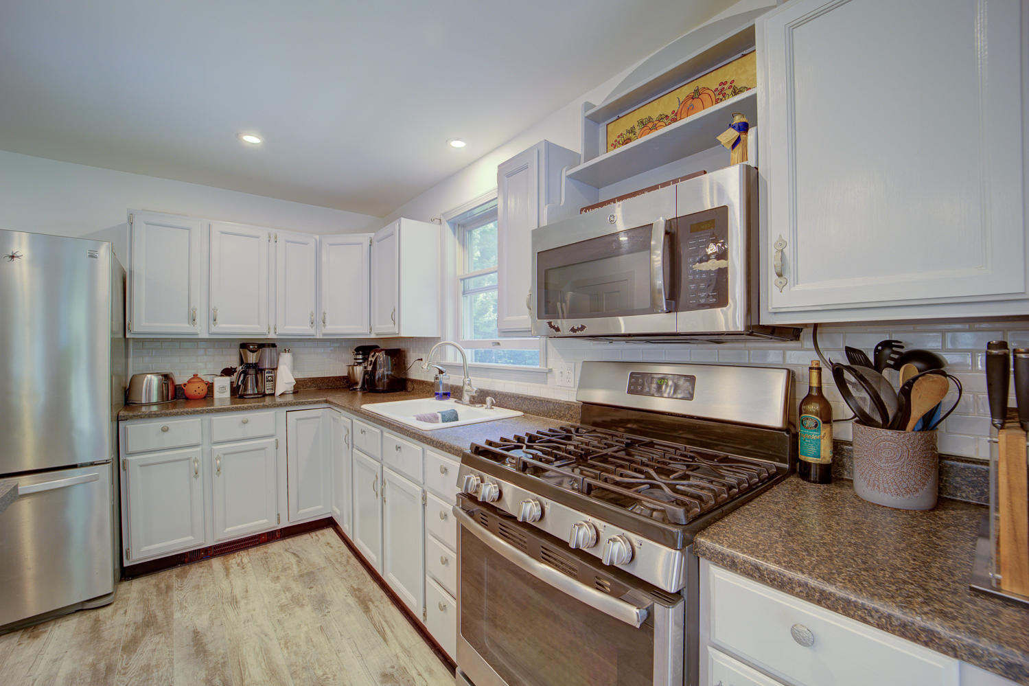 186 Hales Hill Road Brooklin, ME 04616 - Photo 4 of 26 Kitchen Stove