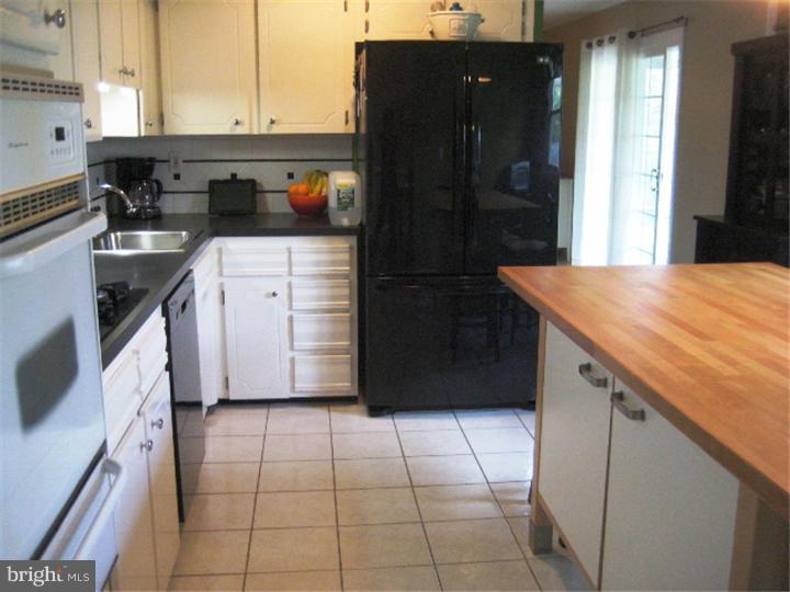 4 Tar Heels Road East Hamilton, NJ 08619 - Photo 6 of 21 Kitchen