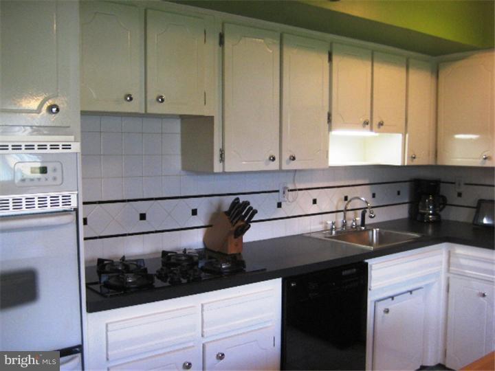 4 Tar Heels Road East Hamilton, NJ 08619 - Photo 7 of 21 Kitchen