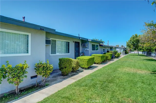 $2,150 | 3630 Russell Street, Riverside, CA 92501