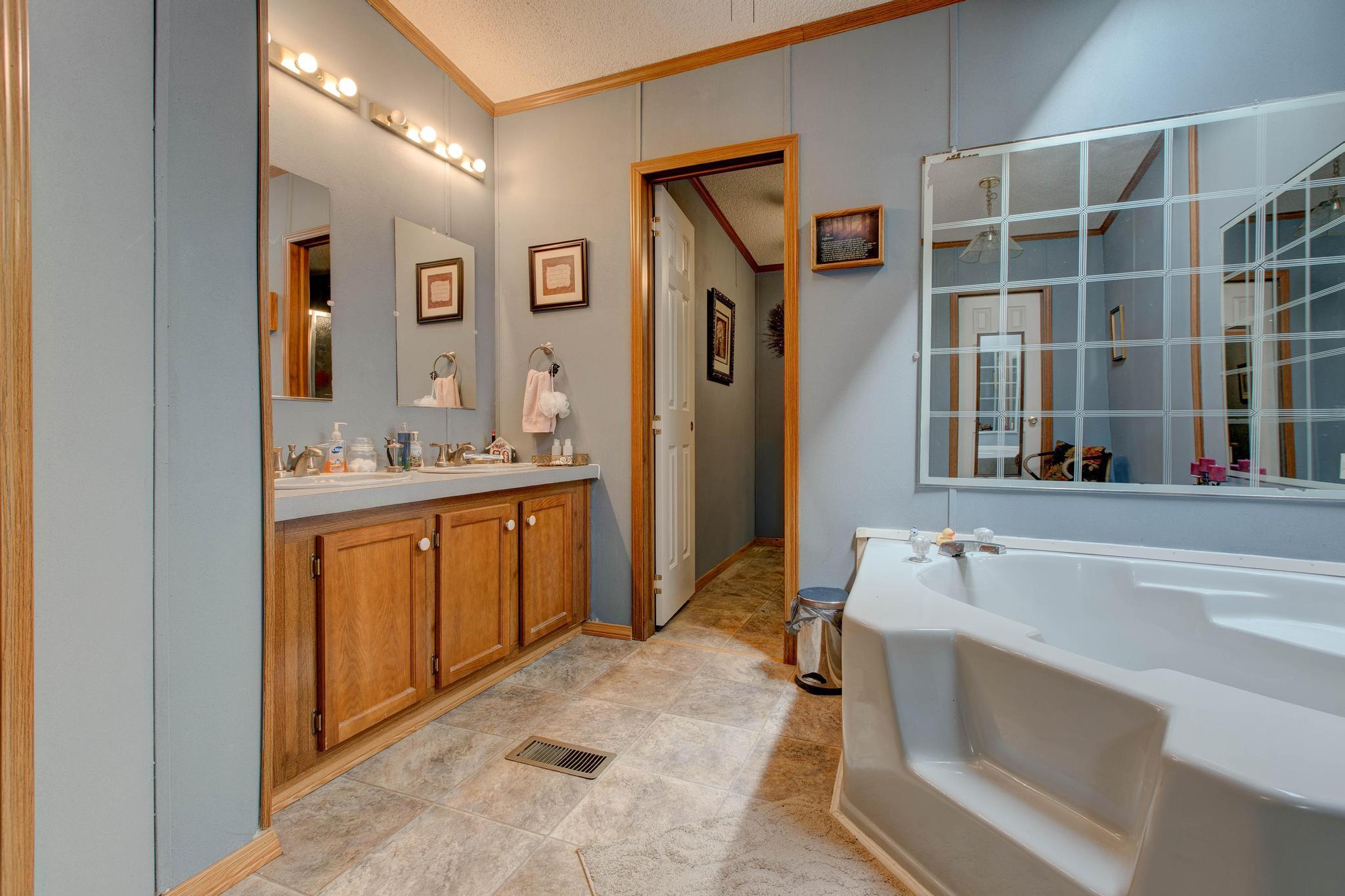 147 Reeds Lane Wallingford, KY 41093 - Photo 39 of 74 2ndprimarybath