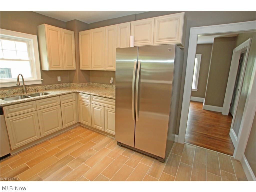 3280 Stockholm Road Cleveland, OH 44120 - Photo 11 of 35