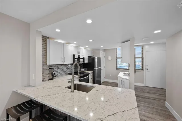 $8,500 | 320 Seaview Court, Unit 1502, Marco Island, FL 34145