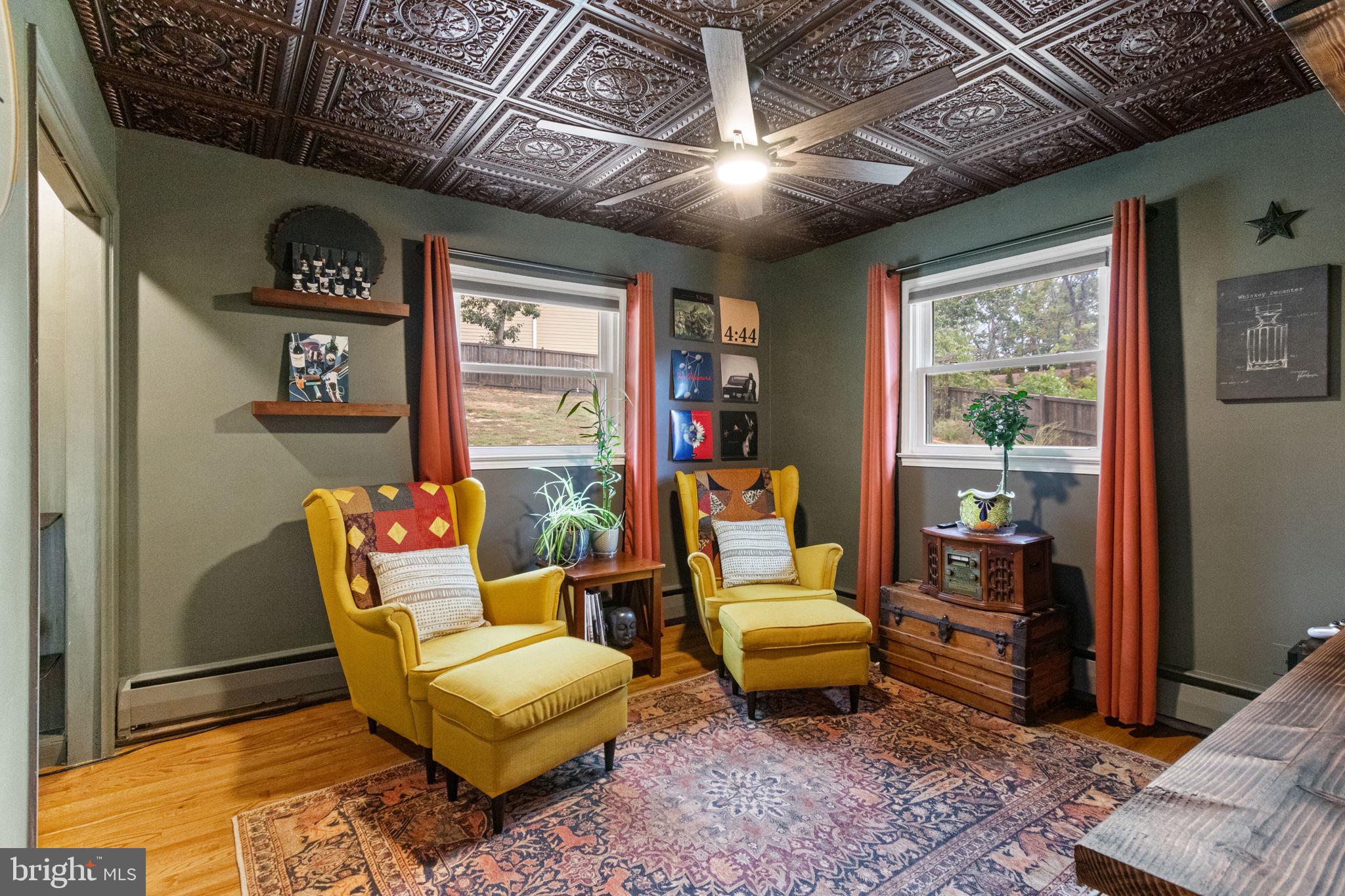 6700 Bulkley Road Lorton, VA 22079 - Photo 39 of 62 a living room with furniture and a large window